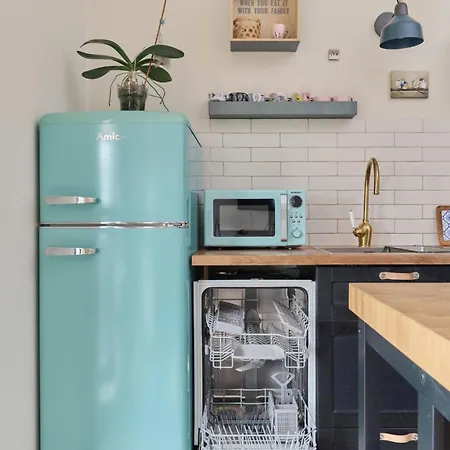 Colorful Energy Deluxe With Parking In By Renters Prestige