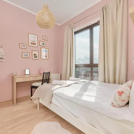 Colorful Energy Deluxe With Parking In By Renters Prestige דירה