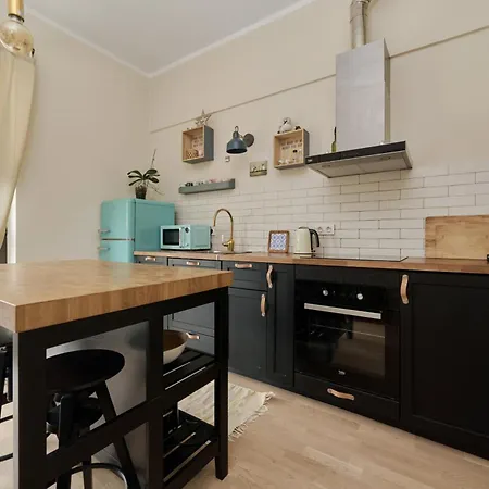 Colorful Energy Deluxe With Parking In By Renters Prestige דירה *