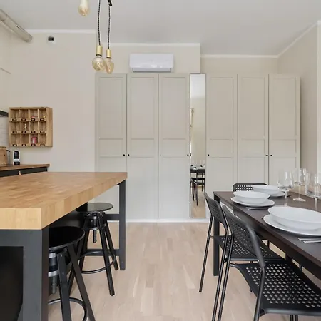 Colorful Energy Deluxe With Parking In By Renters Prestige ורוצלב