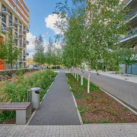 Colorful Energy Deluxe With Parking In By Renters Prestige * ורוצלב